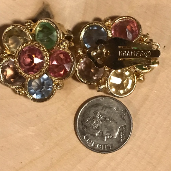 Vintage clip on Kramer earrings - Picture 2 of 2